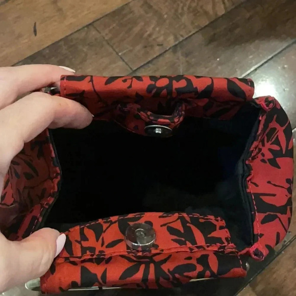 Liz Claiborne red & black print handbag, silver handles. 9” X 8” NWT - Picture 5 of 12